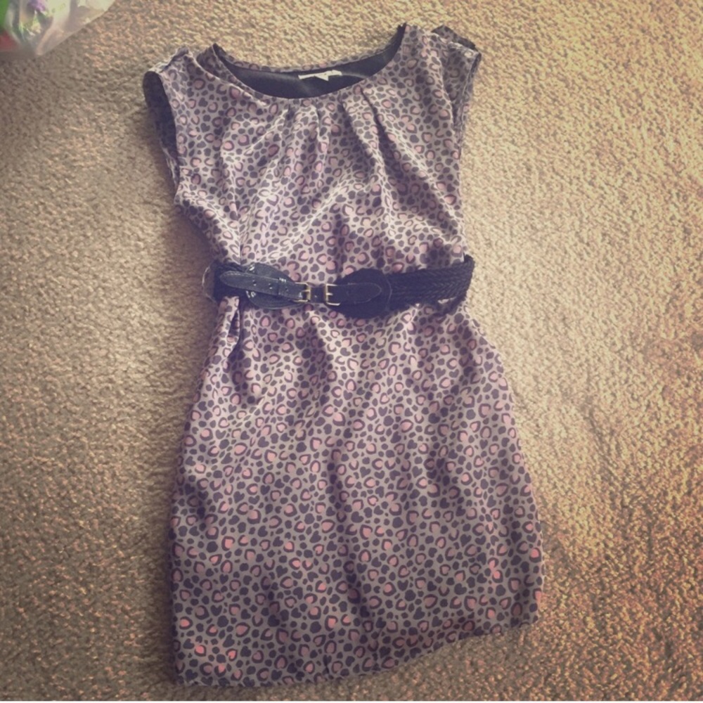 🔴🌟 Grey and pink dress with belt